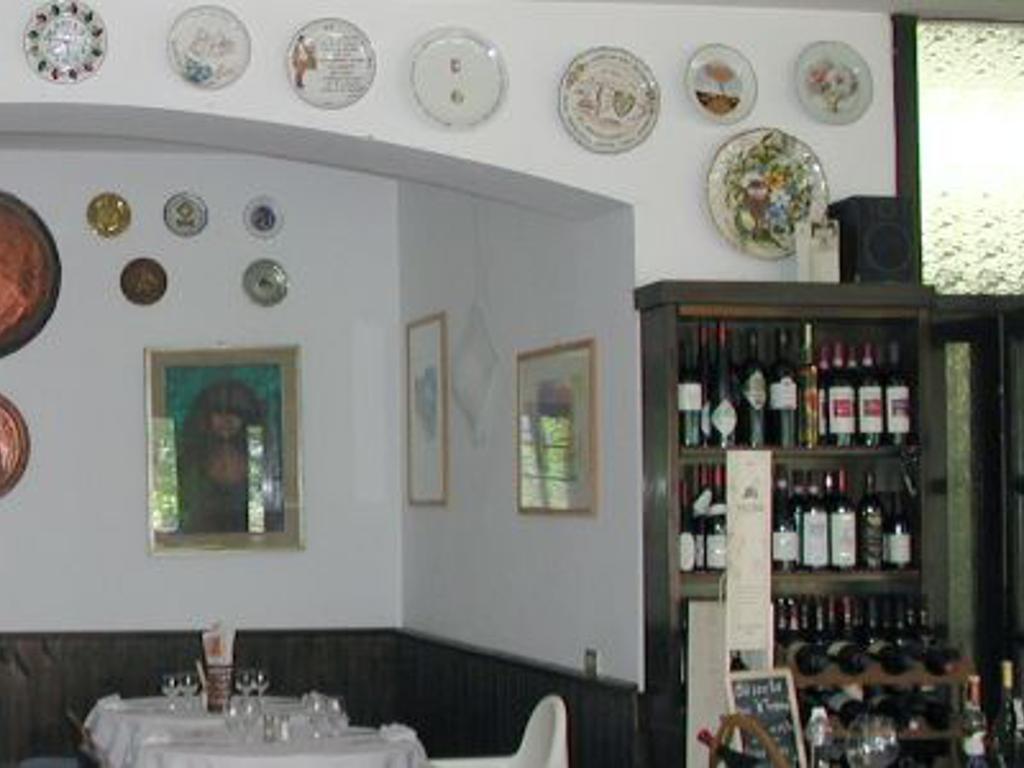 Hotel Ristorante Sassi Rossi Taceno Exterior foto